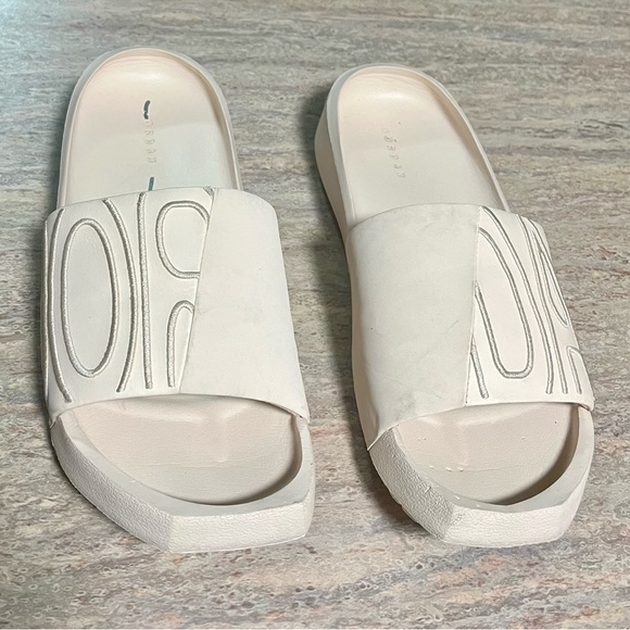 Jordan slides - Picture 1 of 16